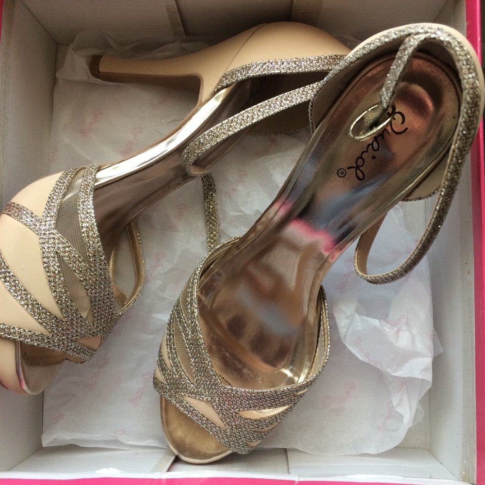 ModCloth Qupid Nude Heels size 8.5